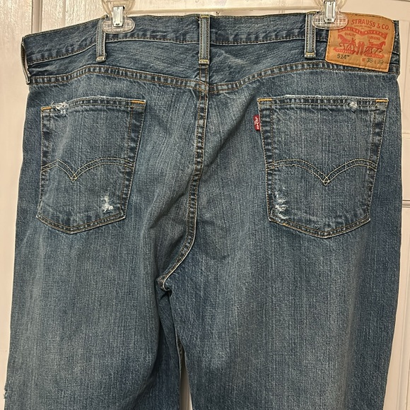Levi’s 514 distressed jeans. Item 1121 - Picture 6 of 8